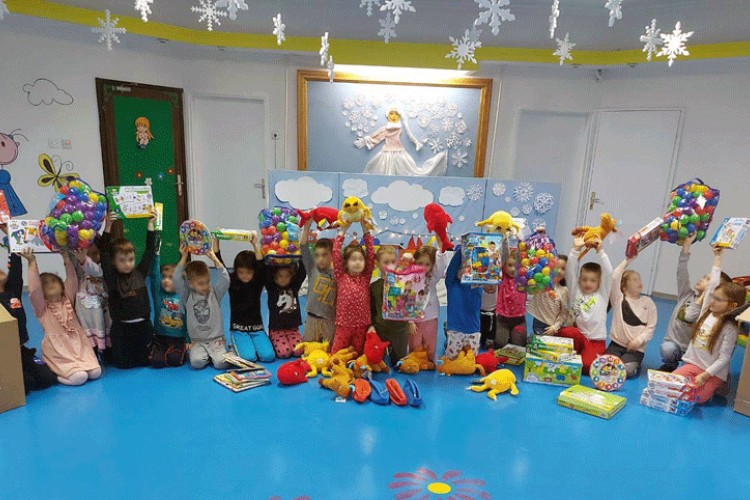 HUMANOST NA DJELU: Božićni paketići za djecu iz Srbije i Srpske