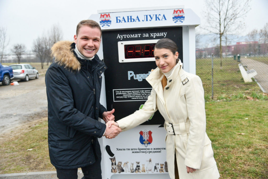 PRVI U REPUBLICI SRPSKOJ: Banjaluka dobila reciklažni automat za hranu za pse