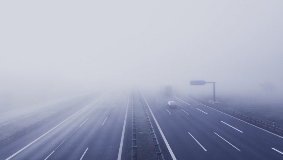 VOZAČI, VOZITE POLAKO: Magla otežava saobraćaj u kotlinama