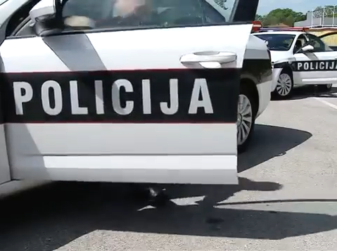 „ИЗВЛАЧИЛИ ДИЈЕТЕ ПОЛА САТА“: У стравичном судару повријеђене три особе