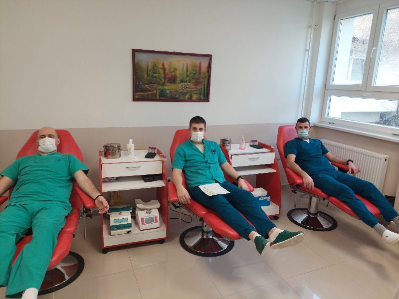 ХУМАН ГЕСТ У ЗВОРНИКУ: Три медицинска техничара даровали крв