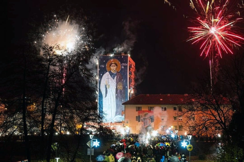 FOČA: Vatromet obasjao najveću ikonu Svetog Stefana