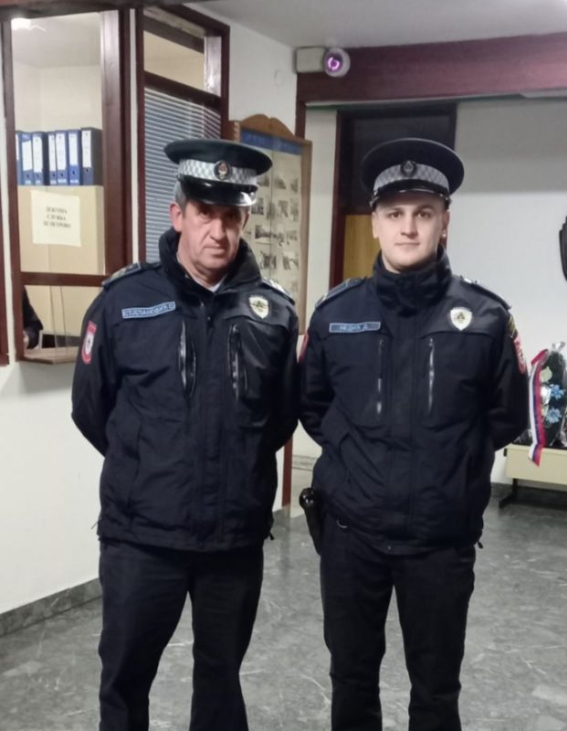 СПРИЈЕЧЕНО САМОУБИСТВО: Очајног мушкарца одговорили од вјешања