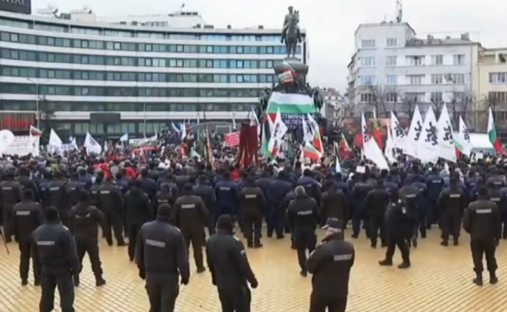 NEMIRI U BUGARSKOJ: Demonstranti pokušali da upadnu u Parlament