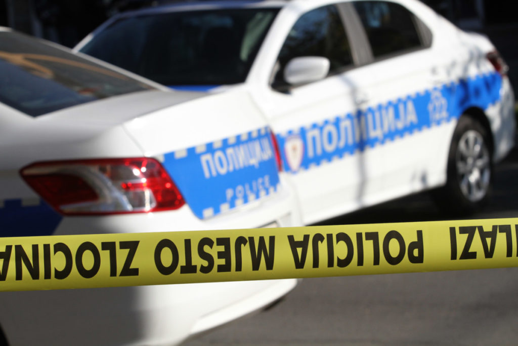 AUTOMOBIL SLETIO U VODU: Poginula državljanka Austrije, djevojka ostala zaglavljena u vozilu