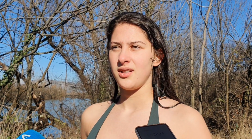 МЕЂУ НАЈХРАБРИЈИМА ДАНАС И ЈЕДНА ДЈЕВОЈКА: Слађана Милићевић допливала прва до Часног крста у Мостару