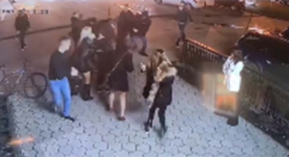 БРУТАЛНО ПРЕБИЈАЊЕ У НОВОМ САДУ: Тукли младића металном шипком (ВИДЕО)