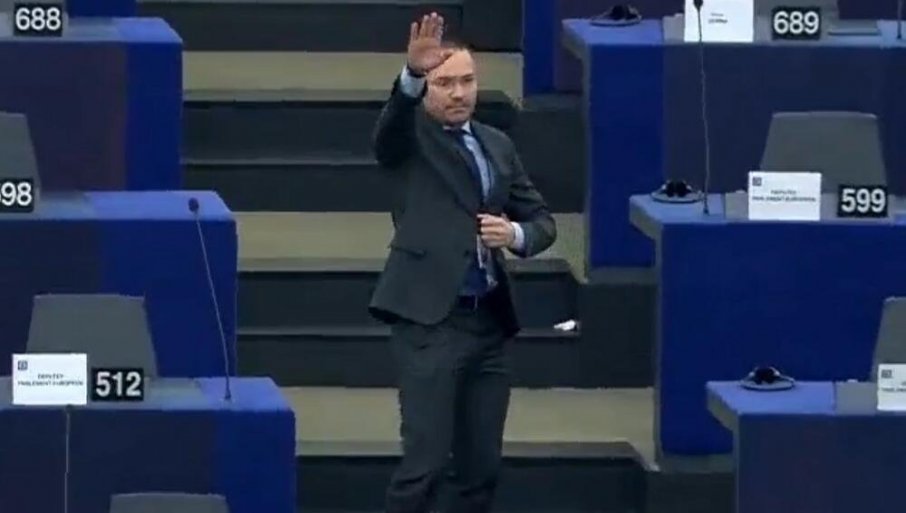 НАЦИСТИЧКИ ПОЗДРАВ УСРЕД ЕУ: Бугарски посланик „поздравио“ предсјендицу Европског парламента (ВИДЕО)