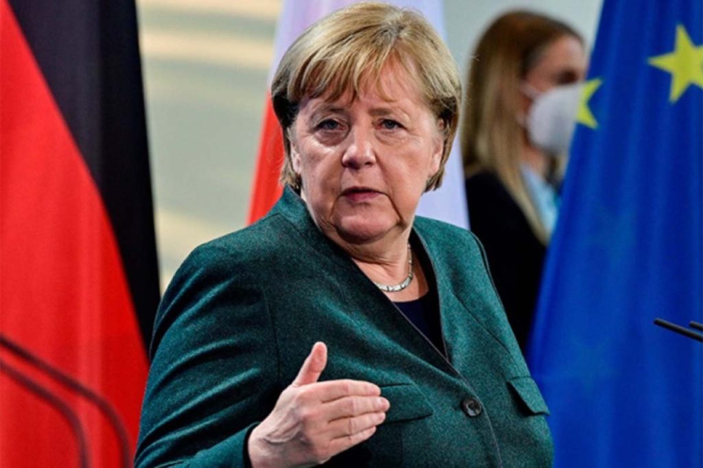 ODLIKOVANJE POD LUPOM: Merkelovoj veliki krst za zasluge