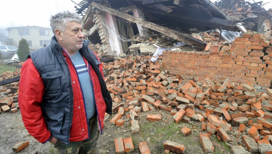 TUŽNE SLIKE IZ MAJSKIH POLJANA: Srušene kuće i 13 mjeseci nakon zemljotresa (FOTO)