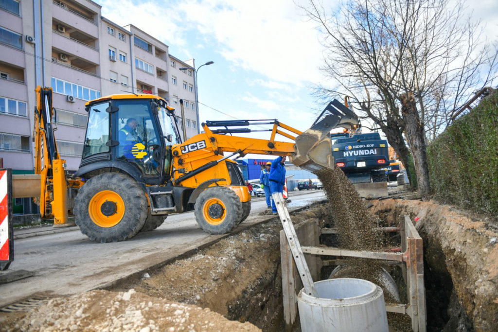 ПЛАНИРАНО 300 ПРОЈЕКАТА: Доласком љепшег времена почели радови на више локација
