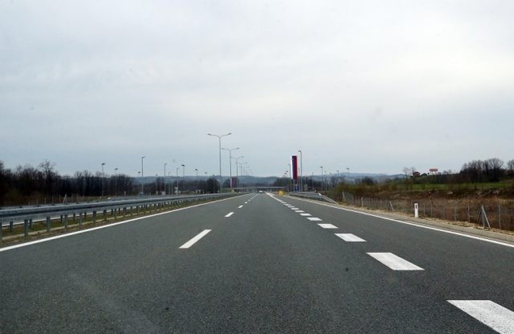 ŠVAJCARAC DIVLJAO ZA VOLANOM: Na auto-putu u Sremskoj Mitrovici vozio nevjerovatnih 252 kilometara na čas