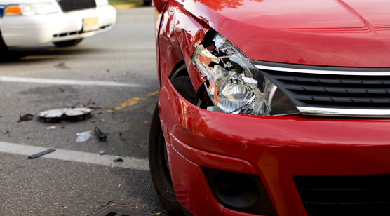 SAOBRAĆAJNA NESREĆA U DOBOJU: Suvozač poginuo, vozač teško povrijeđen