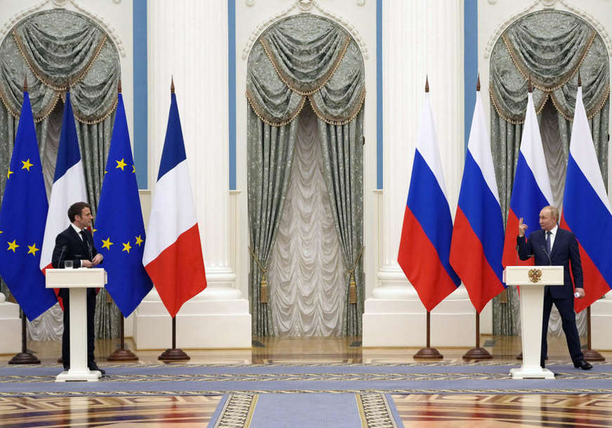 „POSLJEDNJI NAPOR DA SE IZBJEGNE VELIKI SUKOB“ Makron i Putin razgovarali o krizi u Ukrajini