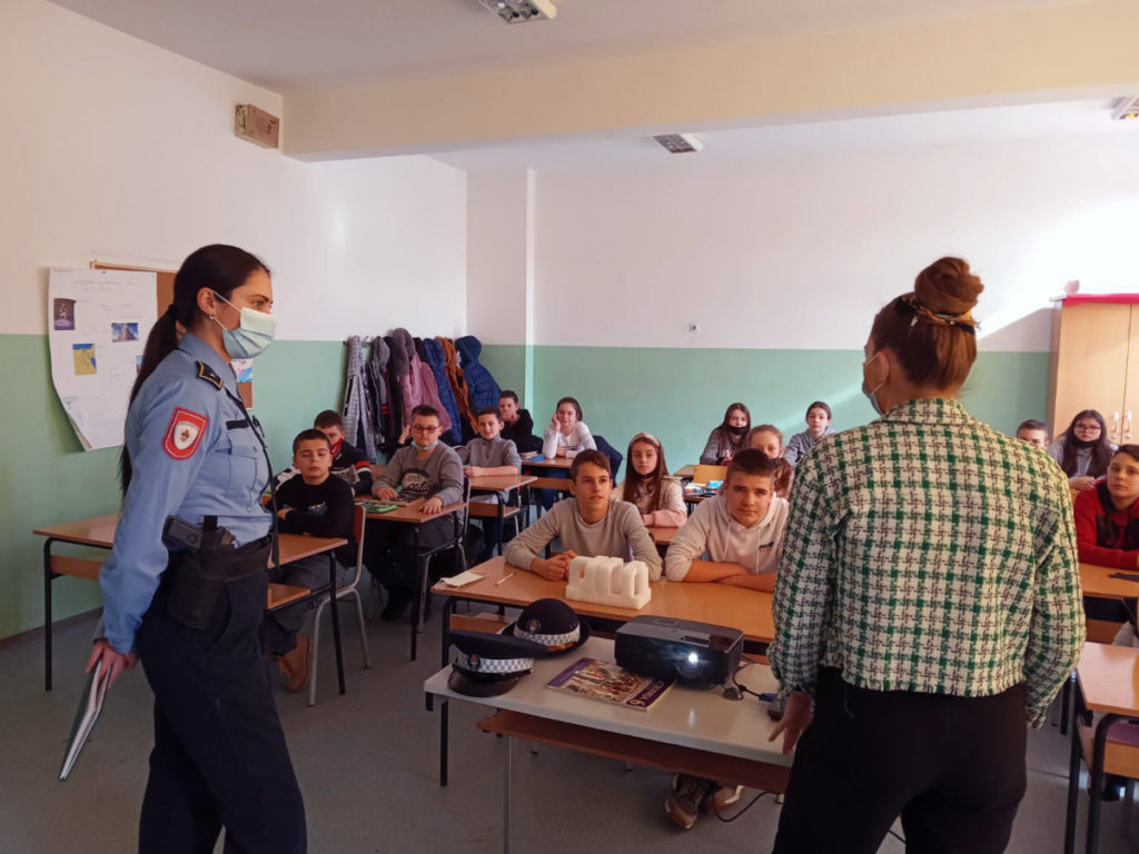 „МЕХАНИЗМИ ЗАШТИТЕ НА ИНТЕРНЕТУ“: Полиција одржала предавање основцима у Источном Сарајеву