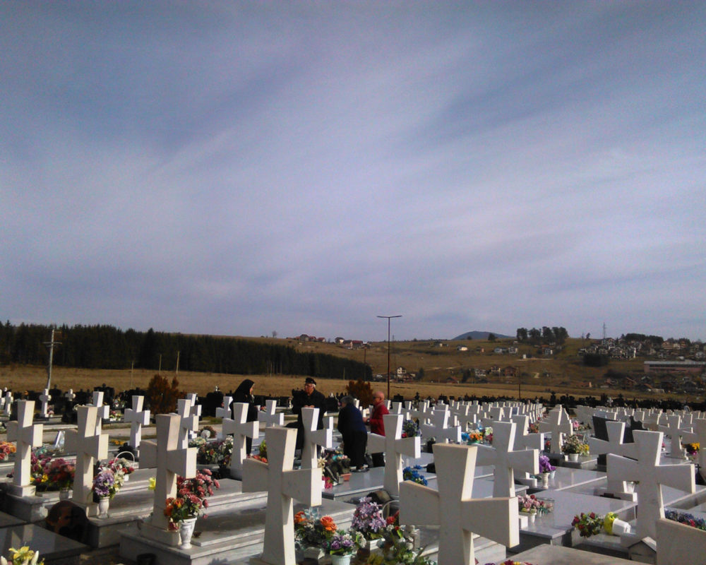 САРАЈЕВО НАПУСТИЛО 120.000 СРБА: На „Малом Зејтинлику“ помен погинулима и сјећање на егзодус