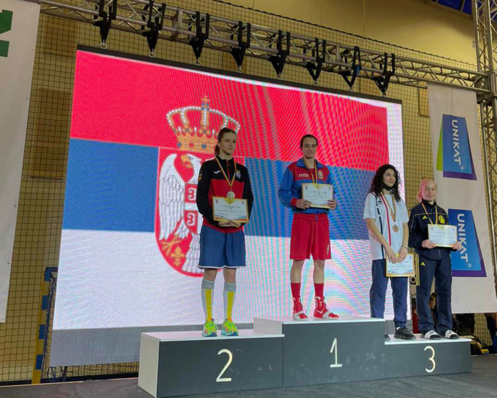 МЛАДА БОКСЕРСКА СИЛА: Сара Ћирковић освојила златну медаљу у Румунији