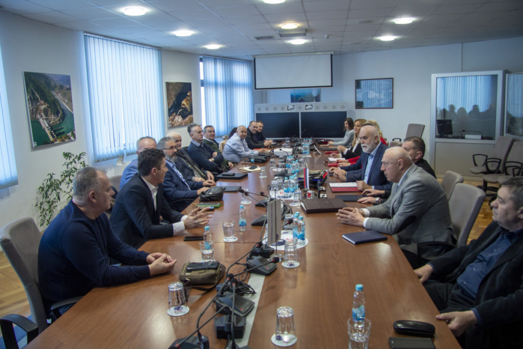 ZAJEDNO PROTIV STRANIH LOBISTA: Elektroprivrede Republike Srpske i Srbije potpisale sporazum