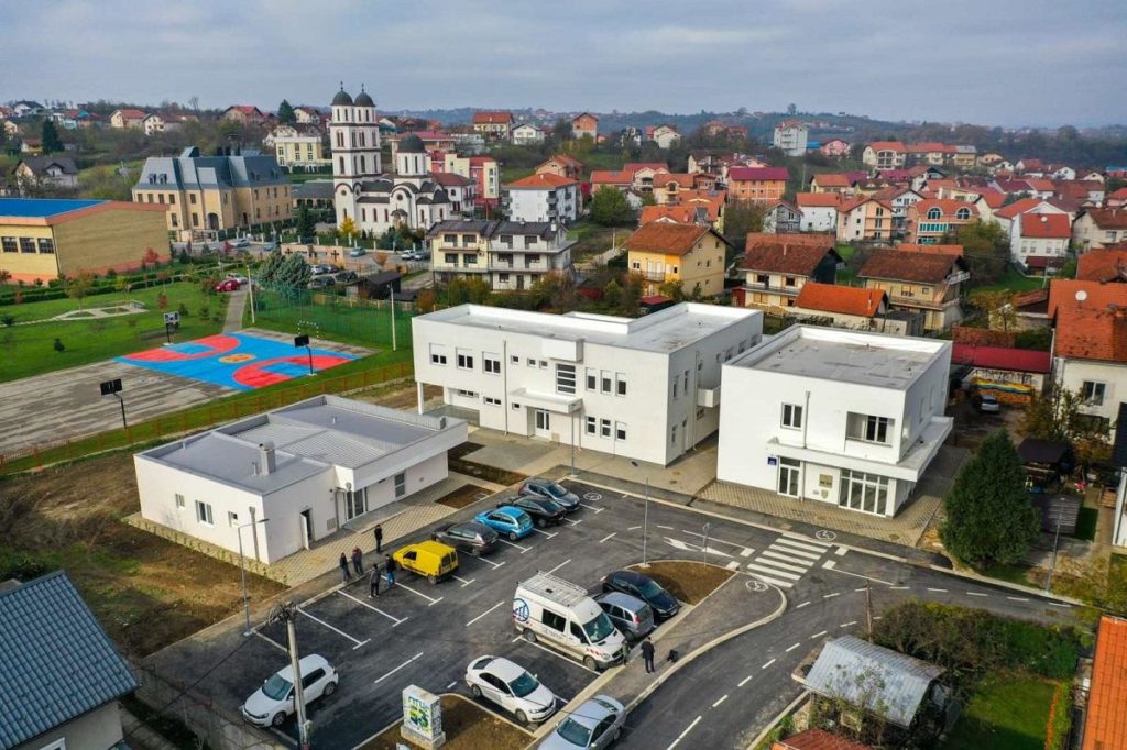 PETRIĆEVAC: Nove saobraćajnice, rasvjeta i dječije igralište