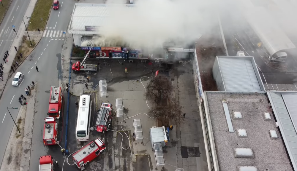 GORI AUTOBUSKA STANICA U SARAJEVU: Više vatrogasnih ekipa gasi požar (VIDEO)