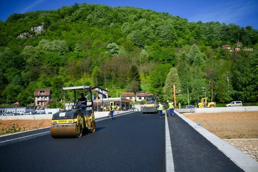 RASPISAN TENDER: Uskoro novi asfalt za dotrajalu saobraćajnicu Od Zmijanja Rajka
