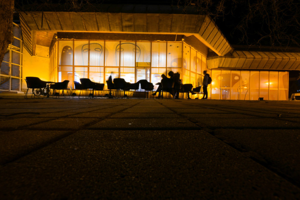 DOM OMLADINE ZASIJAO U ŽUTOJ BOJI: Međunarodni dan osoba sa Daunovim sindromom (FOTO)