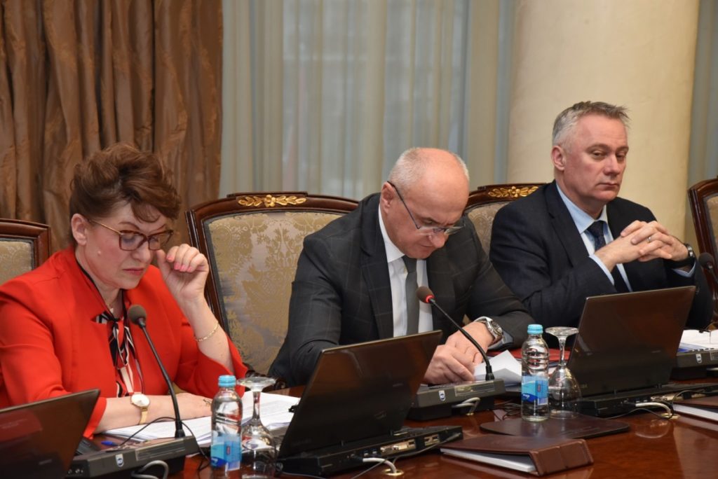 BANKARSKE USLUGE JEFTINIJE GRAĐANIMA SA NISKIM PRIMANJIMA: Vlada RS donijela novu odluku