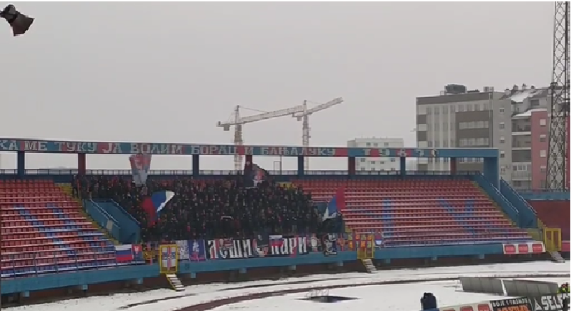 NAVIJAČI NA BORČEVOM STADIONU: Razvili rusku zastavu