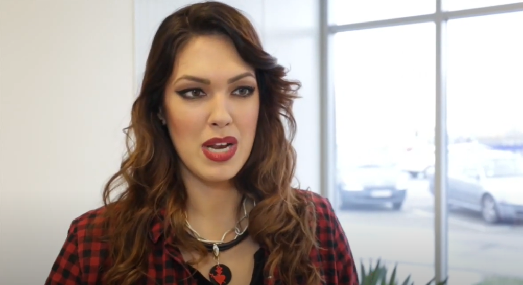 НИНА РАДУЛОВИЋ СИЈА ОД СРЕЋЕ: Водитељка открила детаље свог емотивног живота (ФОТО)