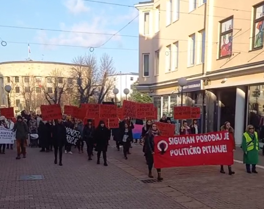 ОСМОМАРТОВСКИ МАРШ У БАЊАЛУЦИ: „Нећу отказ када затрудним“ (ВИДЕО)