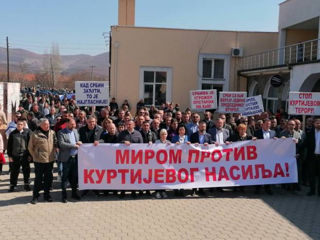„MIROM PROTIV KURTIJEVOG ZAKONA: Završeni protesti Srba u Kosovskoj Mitrovici i Gračanici