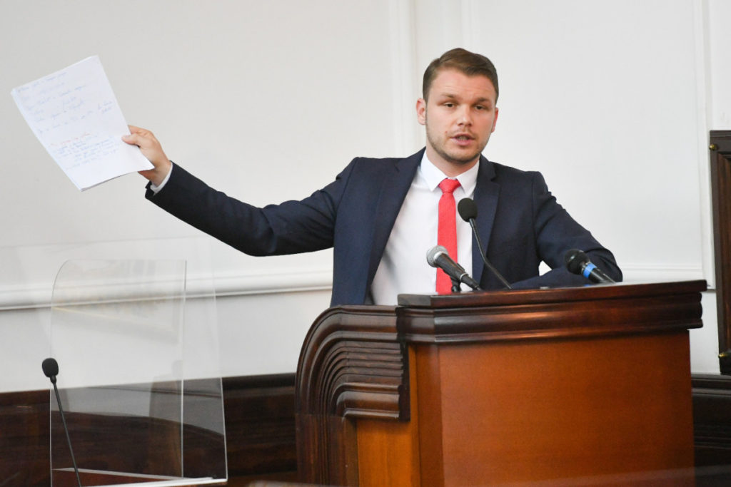 „ЗАШТО СТЕ ПРОТИВ ИНВЕСТИЦИЈА?“ Станивуковић се обратио скупштинској већини