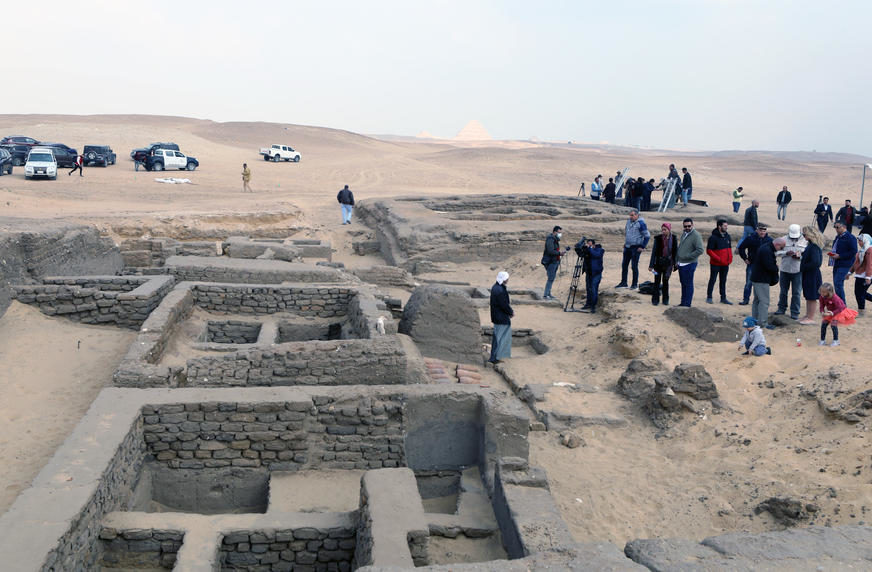 „ОВИМ СЕ ИСТОРИЈА ПИШЕ ИЗНОВА“: Откривене фараонске гробнице у Египту