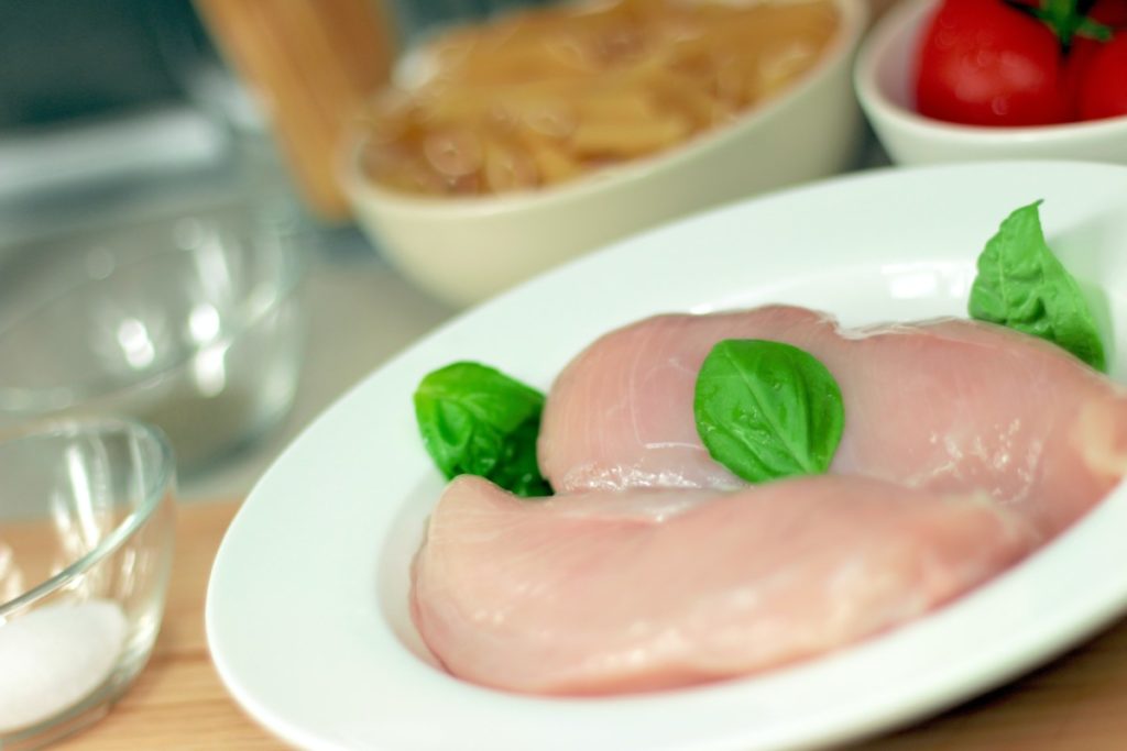 SAVJETI ISKUSNIH KUVARA: Kako da pripremite piletinu a da ne bude suva
