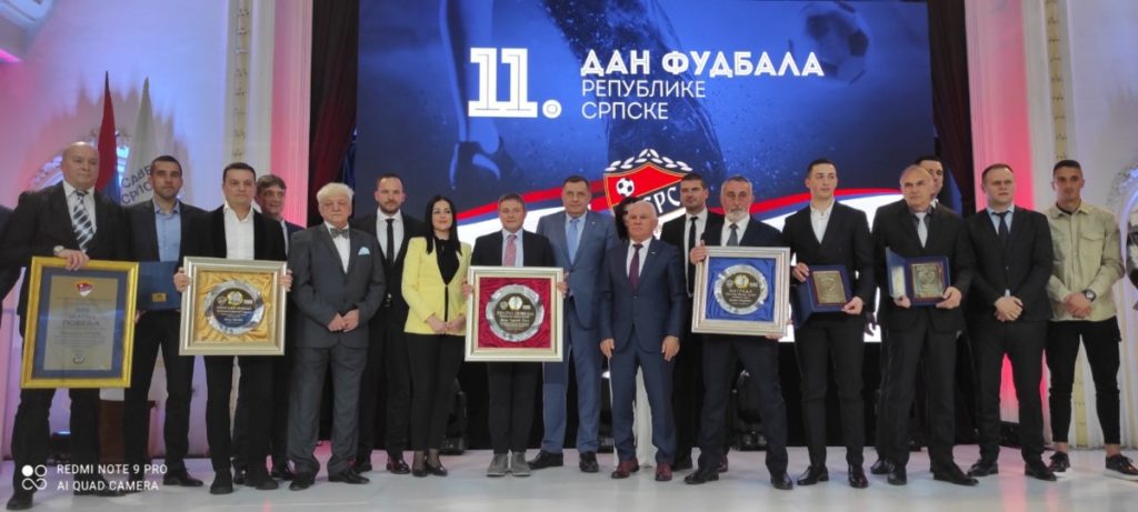 ПИКСИЈУ УРУЧЕНА ЗЛАТНА ПОВЕЉА, НАГРАЂЕНИ СПОРТИСТИ: Дан фудбала Републике Српске у знаку успјеха(ФОТО + ВИДЕО)