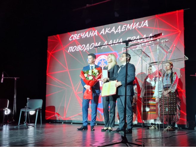 LAKTAŠANI OBILJEŽILI DAN GRADA: Željka Cvijanović odlikovana „Zlatnim grbom“