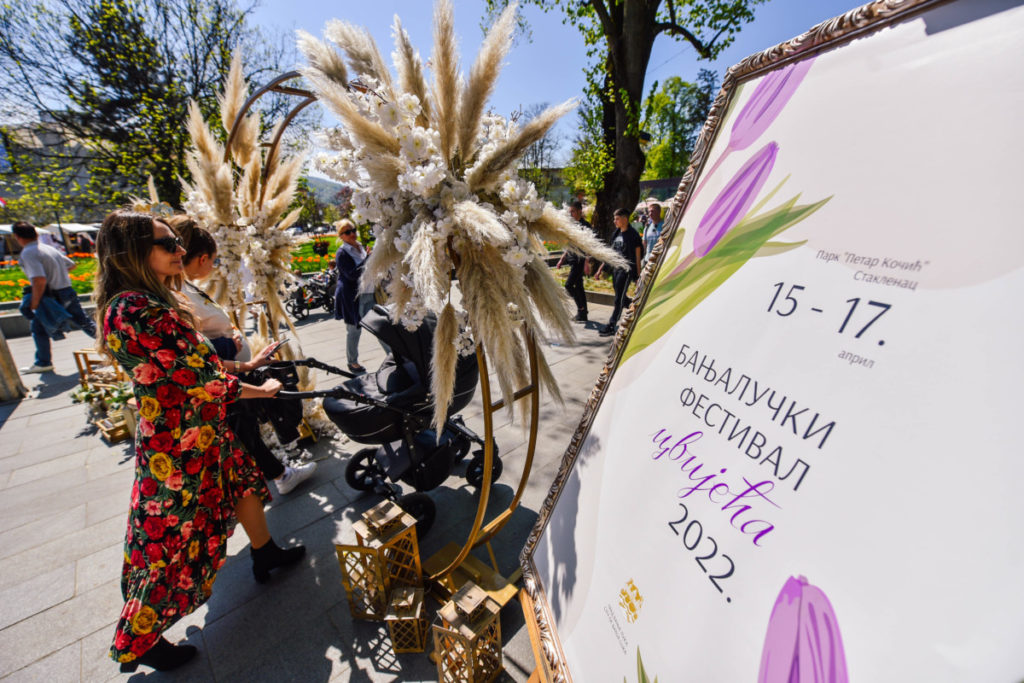 ПРОЉЕЋНА ЧАРОЛИЈА У БАЊАЛУЦИ: Отворен фестивал цвијећа у Парку Петру Кочић
