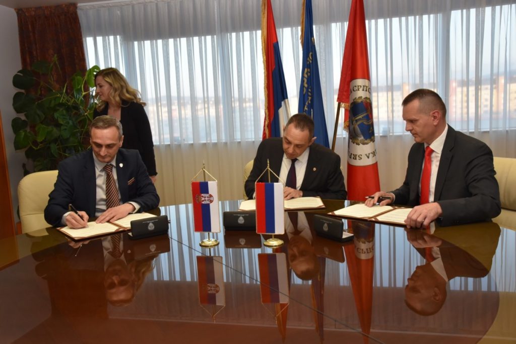 САРАДЊА МУП-а СРПСКЕ И СРБИЈЕ: Лукач, Вулин и Ђурђевић потписали споразум