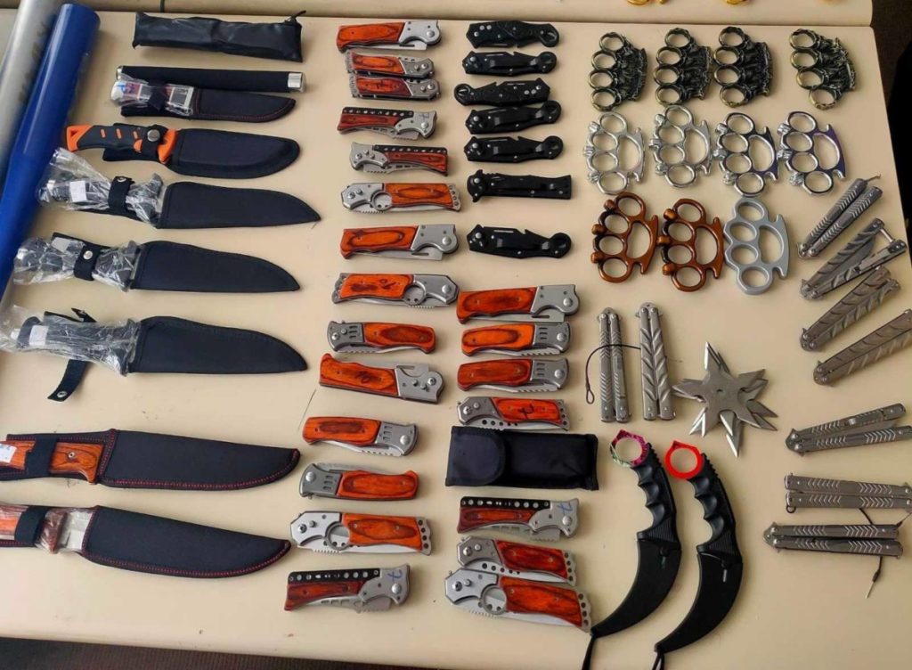 NEMA ČEGA NEMA: Policija oduzela noževe, šurikene i boksere u Novom Gradu