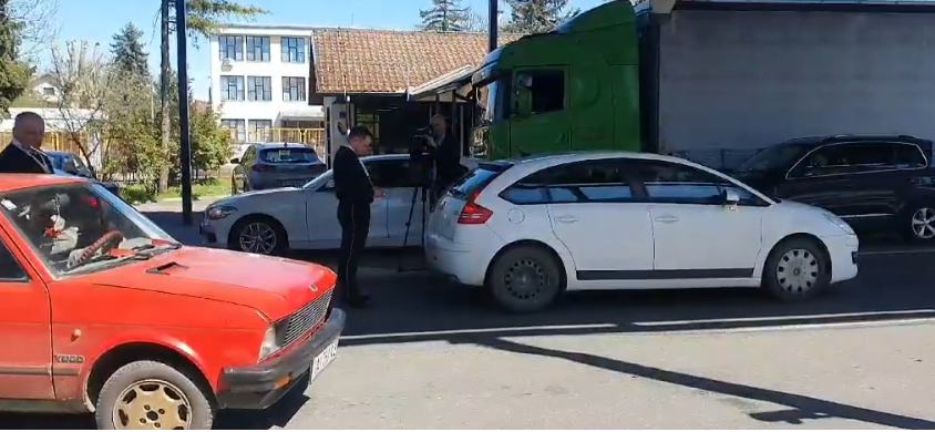 KILOMETARSKE KOLONE U GRADIŠCI: Carinici provjeravaju svako vozilo (VIDEO)