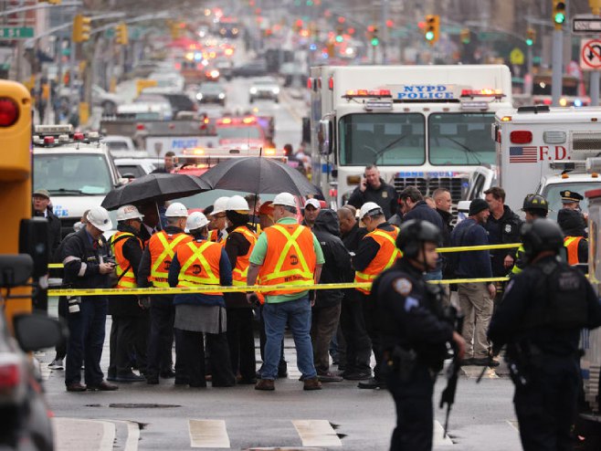 ХОРОР У ЊУЈОРКУ: Неколико људу упуцано из ватреног оружја, пронађена и бомба