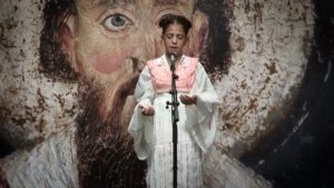 ПАВЛИНА РАДОВАНОВИЋ ПЈЕВА БРЧАНСКОЈ ПУБЛИЦИ: У знак сјећања на страдања од Јасеновца до Олује