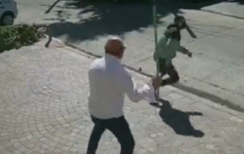 NESVAKIDAŠNJI POKUŠAJ PLJAČKE: Penzioner se odbranio ovim „oružjem“ , a lopov se propisno osramotio (VIDEO)