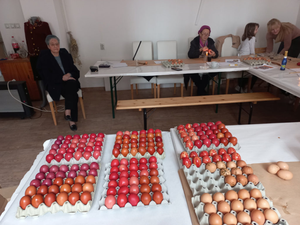 ШАМАЧКА ТРАДИЦИЈА: Коло српских сестара фарба 920 васкршњих јаја