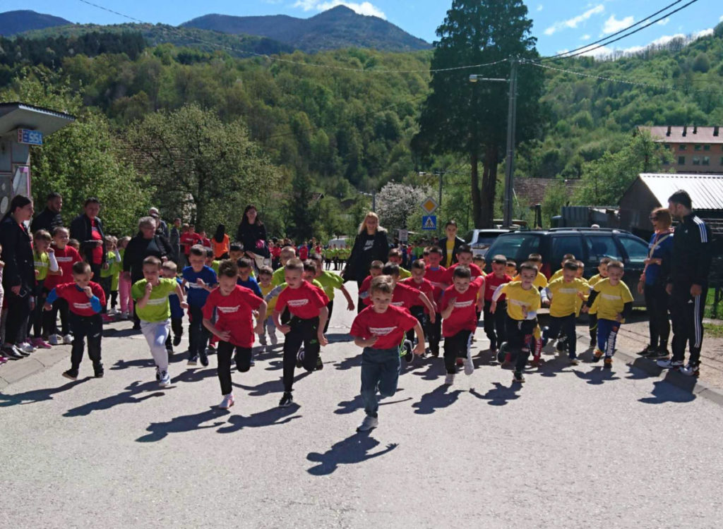 ODRŽAN VASKRŠNJI KROS: Tradicionlana manifestacija okupila veliki broj učesnika