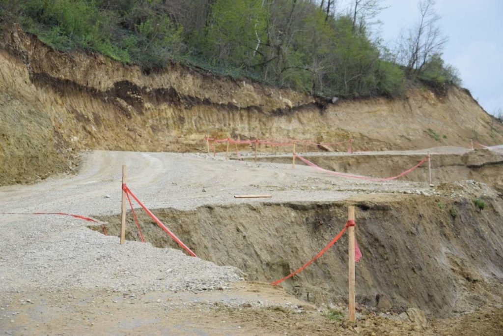 MUKE MJEŠTANA UGLJEVIČKOG SELA: Odsiječeni od svijeta zbog radova u Rudniku (FOTO)