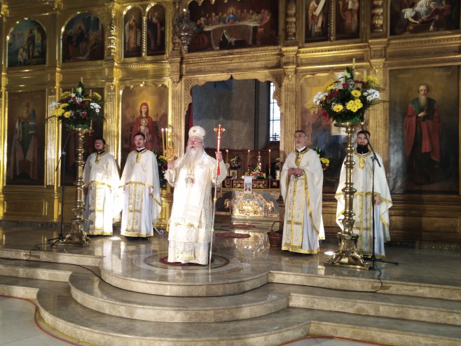 PRAVOSLAVNI VJERNICI PROSLAVLJAJU VASKRS: Liturgije širom Srpske i regiona