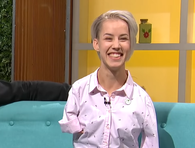 СЛИКАРКА И ШАМПИОНКА БЕЗ РУКУ: Дејана Бачко руши све предрасуде, све ради са НОГАМА