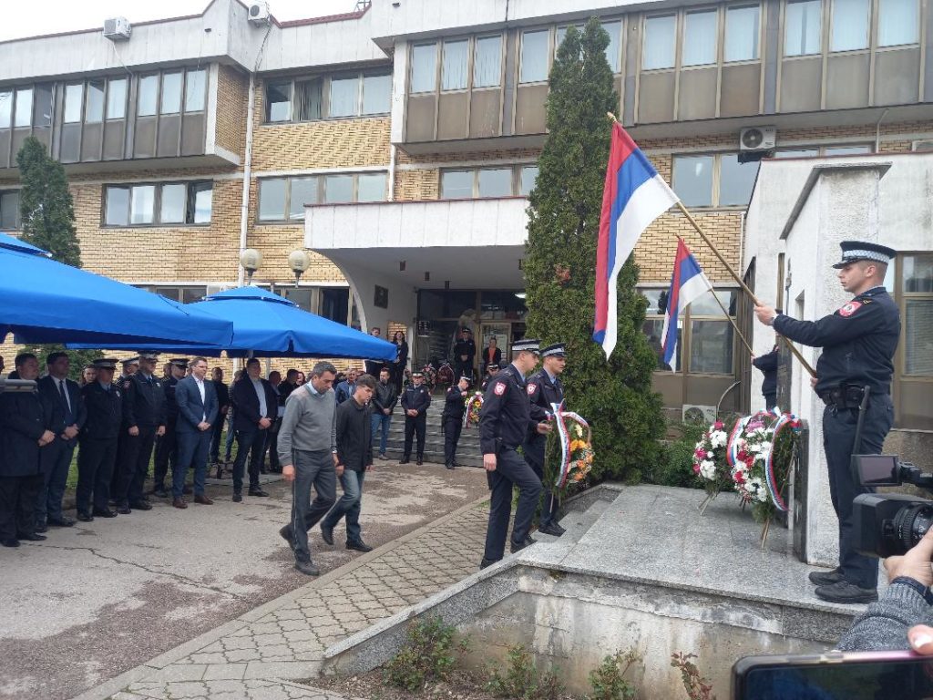 POLOŽENI VIJENCI: Policijska uprava Bijeljina obilježila je Dan policije i 30 godina MUP-a Srpske