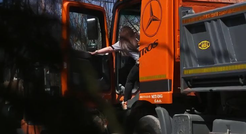 „UJUTRU IDEM NA FAKULTET, POPODNE VOZIM KAMION“: Jovana ima C kategoriju, crni pojas i spava svega dva sata